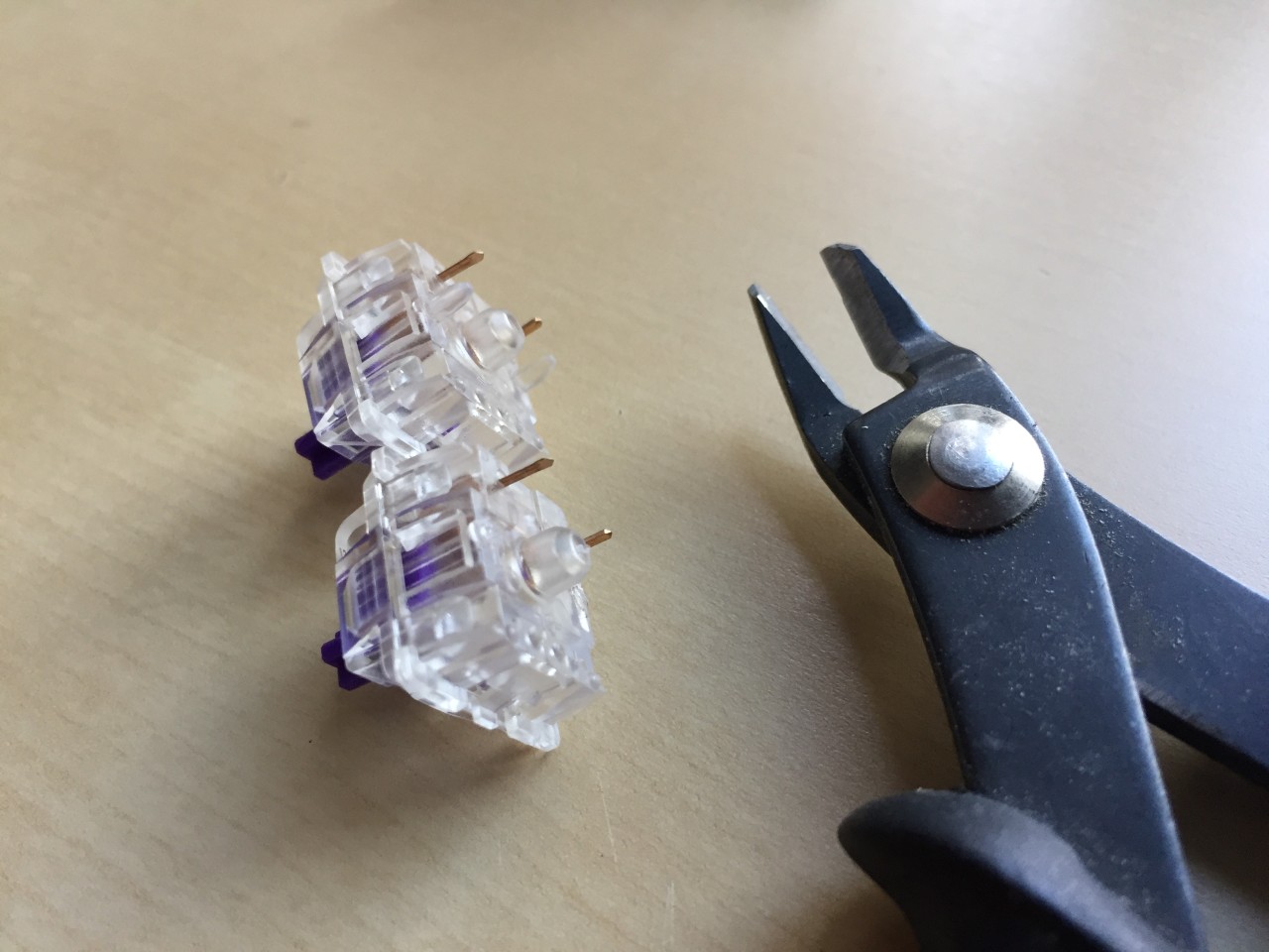 Switches before and after cutting off the PCB mounting tabs